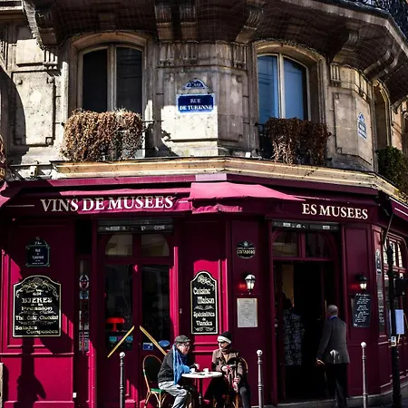 - Notre-dame Apartment